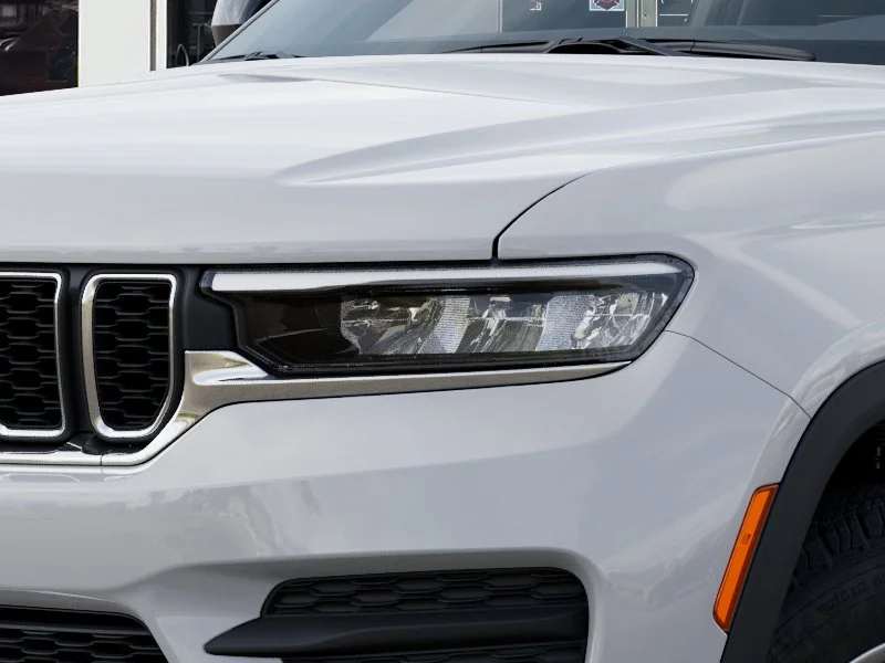 New 2026 Bright White Clear-Coat Exterior Paint Jeep Laredo X image 10