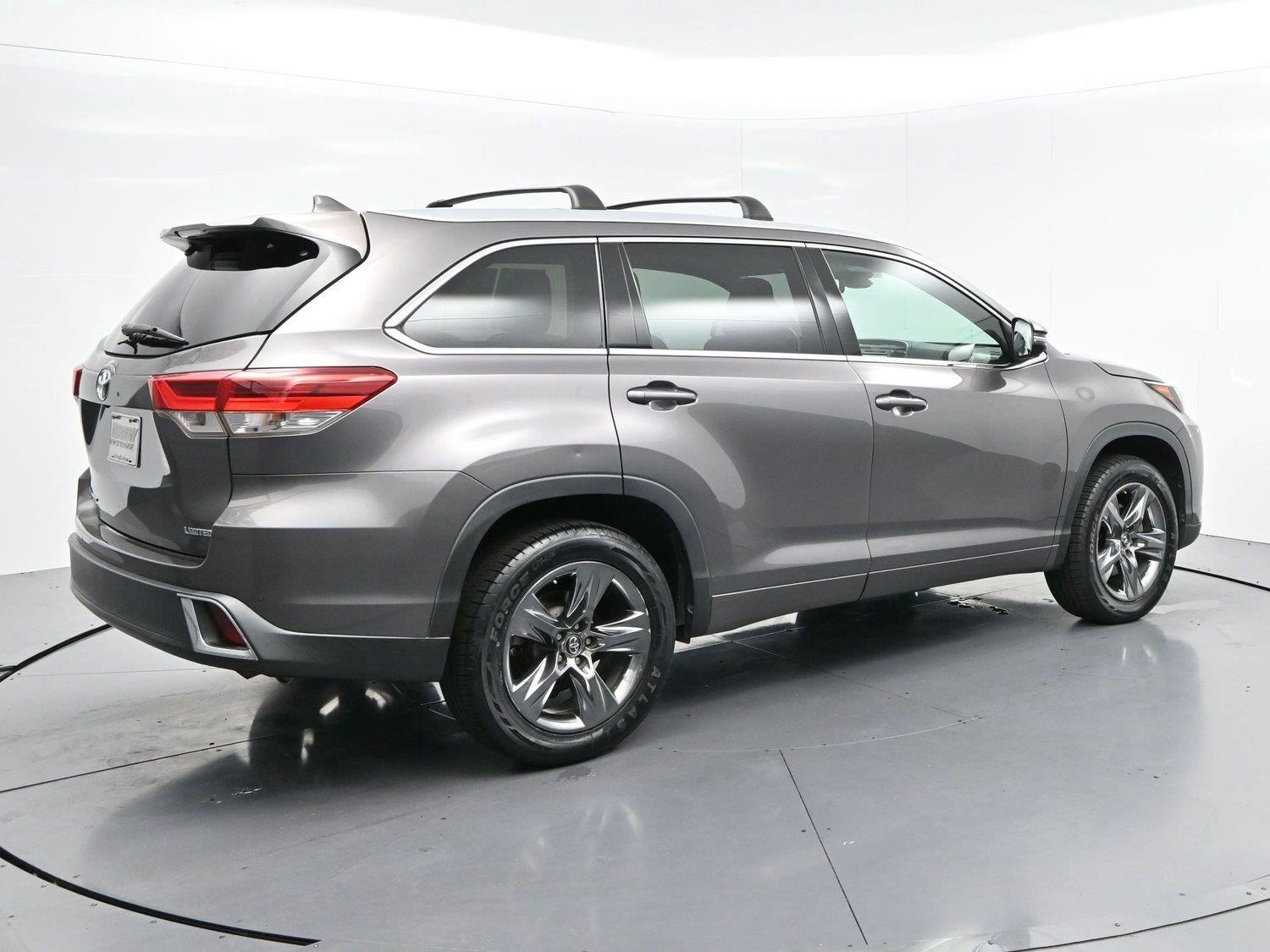 Used 2017 Predawn Gray Mica Toyota Limited image 7