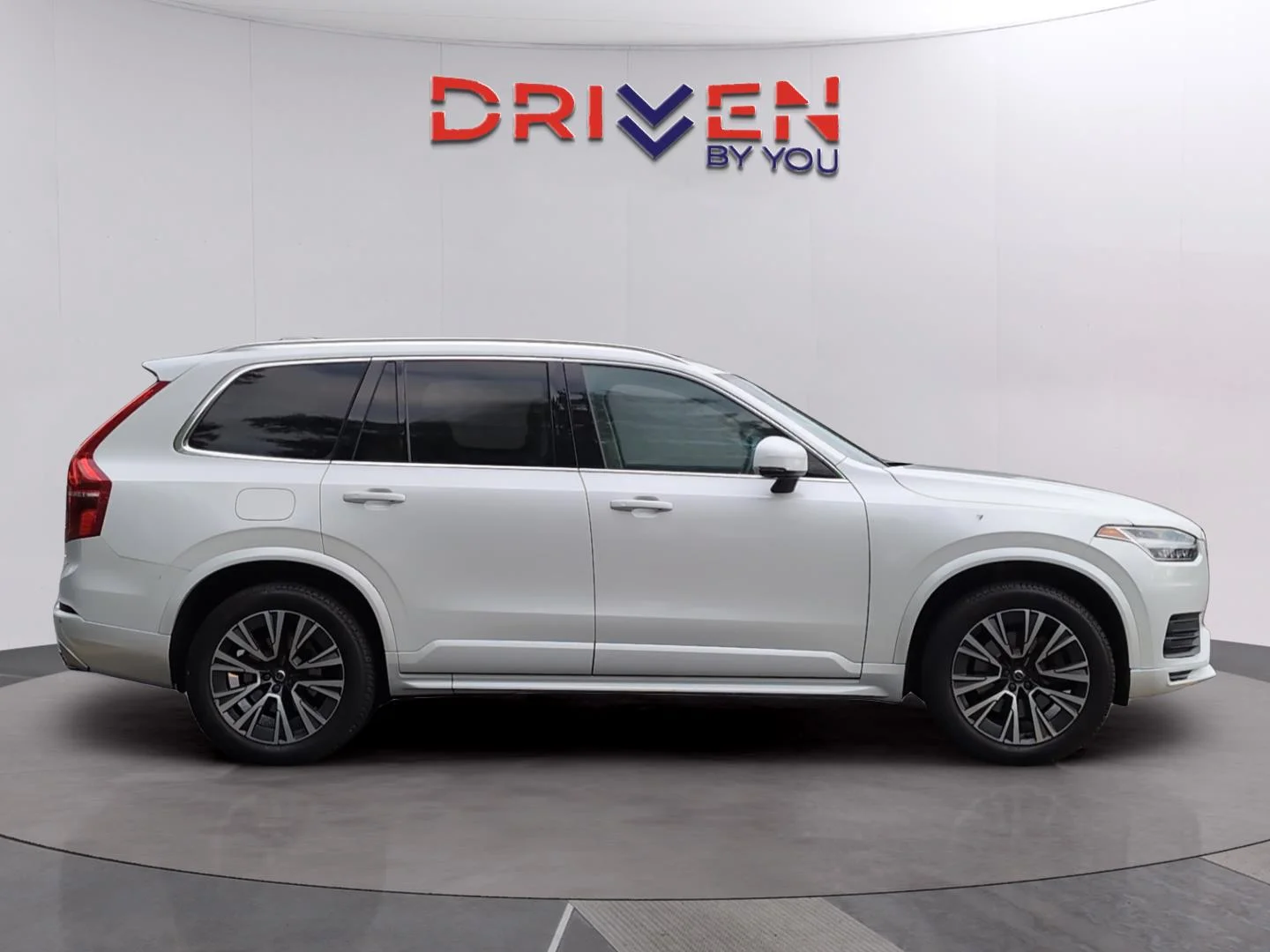 Used 2020 Crystal White Metallic Volvo Momentum image 6