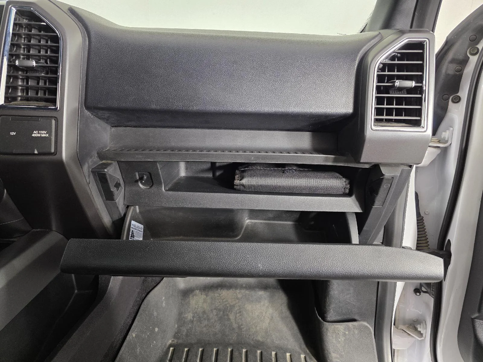 Used 2016 Oxford White Ford XLT image 26