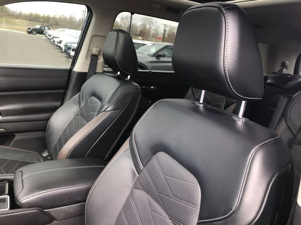 Used 2024 Blue Nissan Platinum image 11