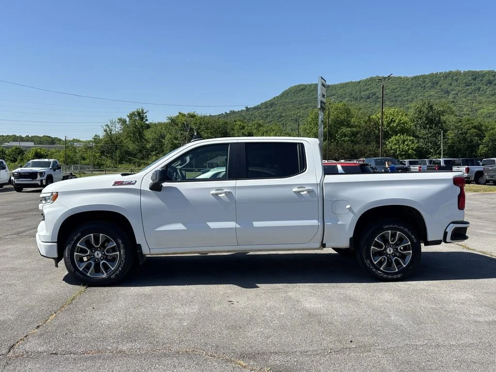 Used 2024 Summit White Chevrolet RST image 6