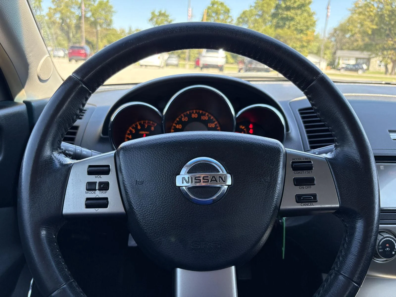 Used 2005 Smoke Metallic Nissan 3.5 SE image 24