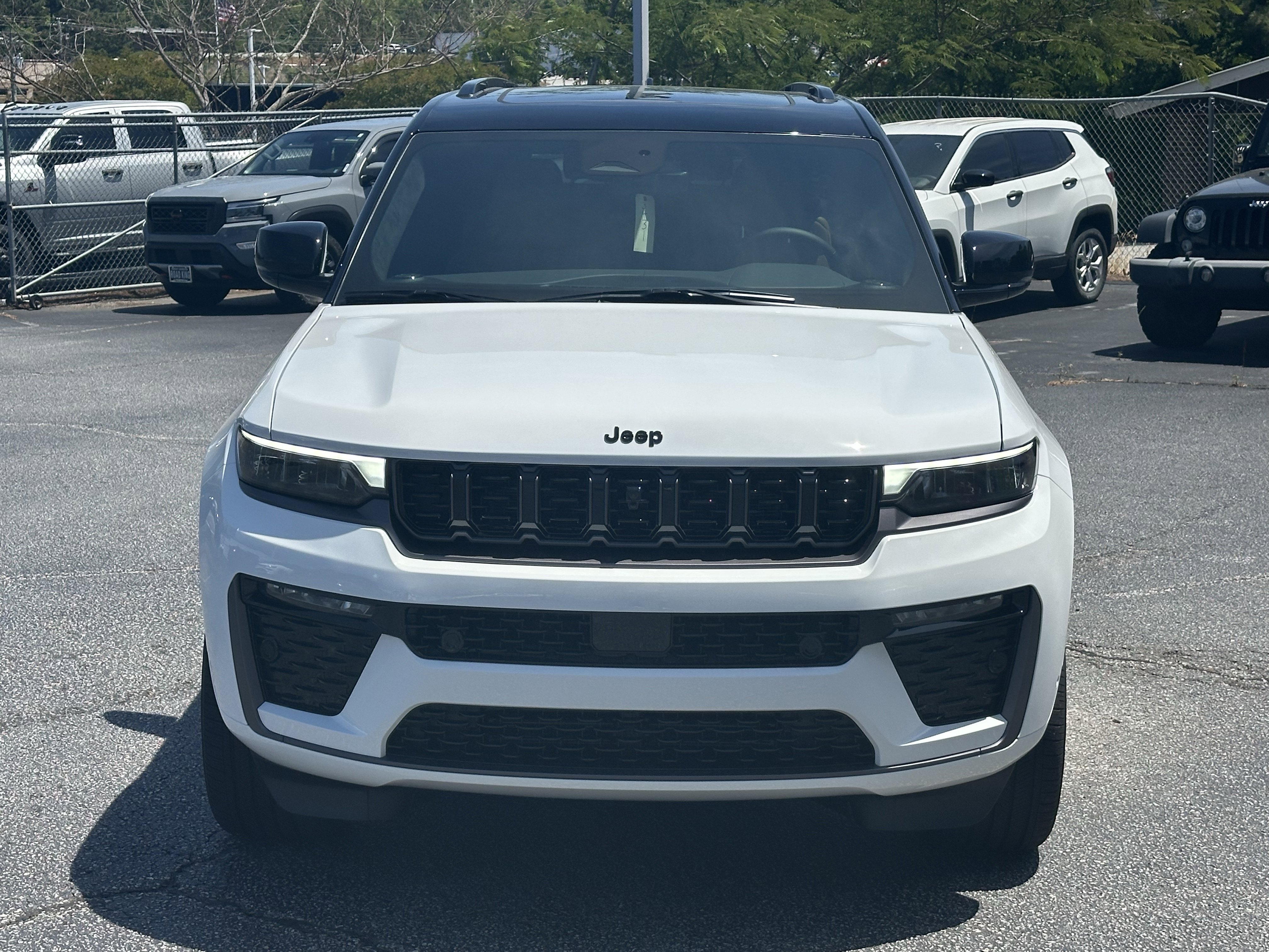 New 2026 Bright White Clear-Coat Exterior Paint Jeep Summit image 3