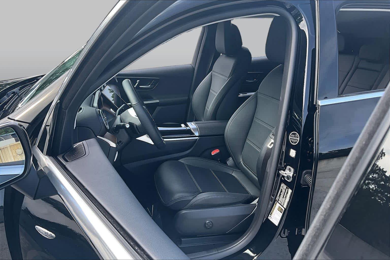 Used 2025 Obsidian Black Metallic Mercedes-Benz GLC 350e image 8