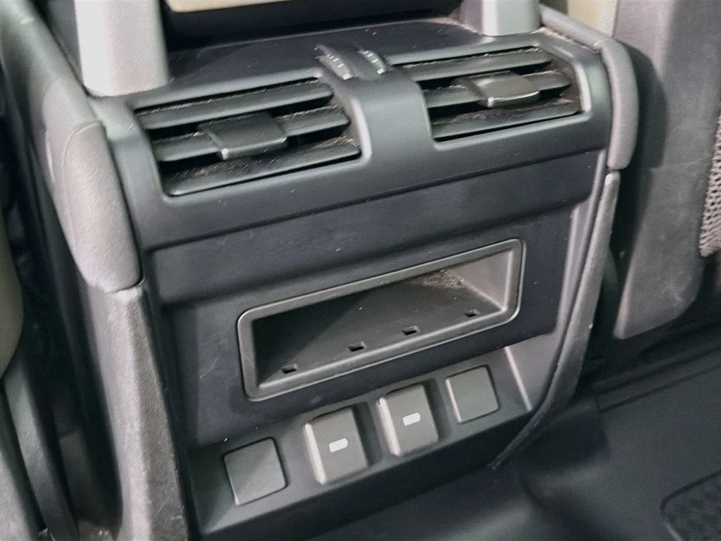 Used 2023 Green Land Rover SE image 27