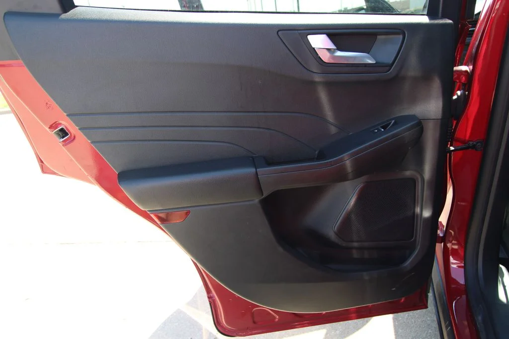 Used 2021 Red Ford SE image 41