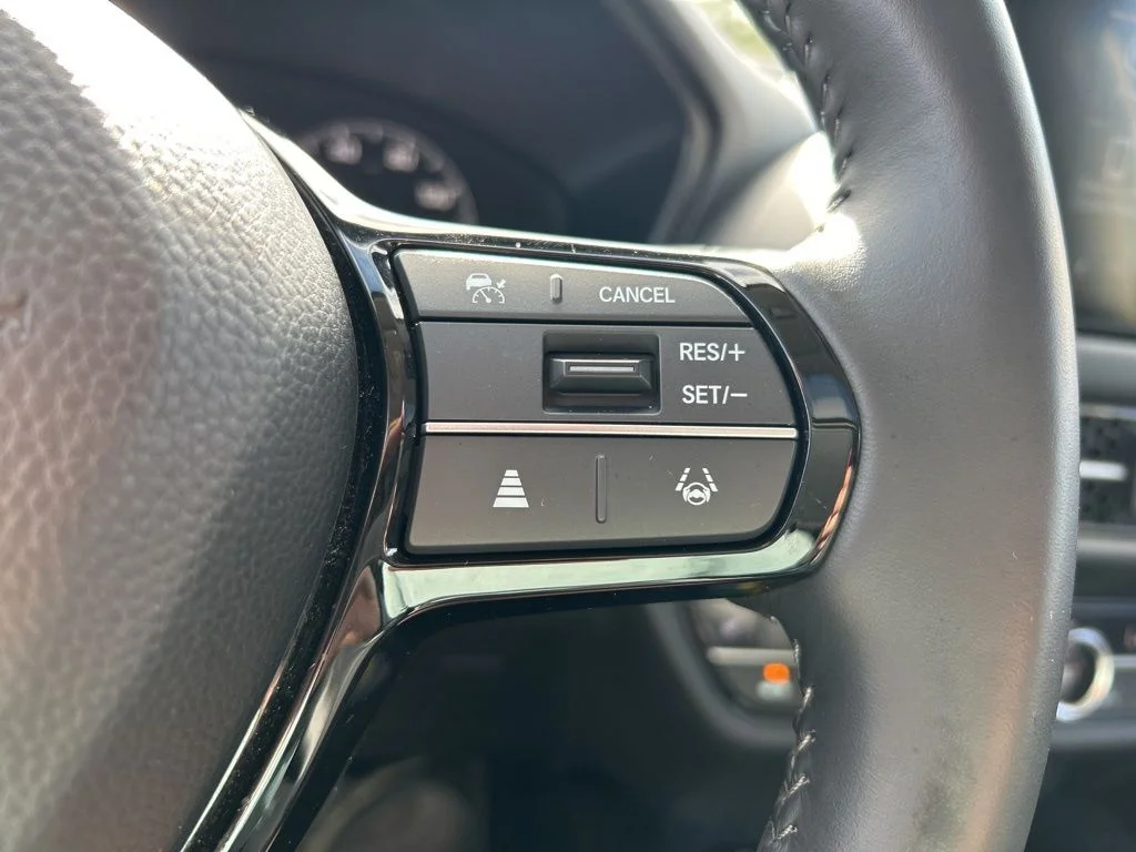 Used 2023 White Honda EX-L image 27