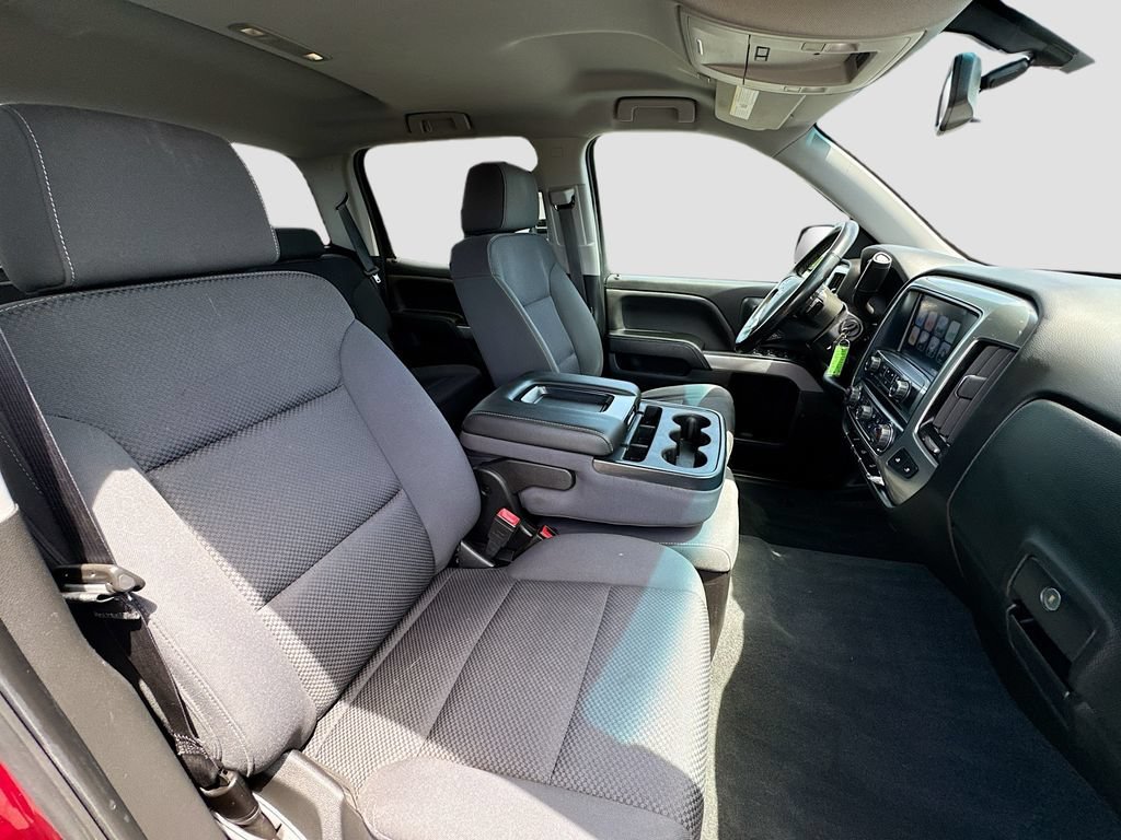 Used 2018 CAJUN RED TINTCOAT Chevrolet LT image 29