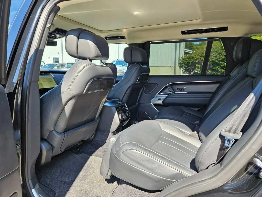 Used 2023 Black Land Rover First Edition image 17