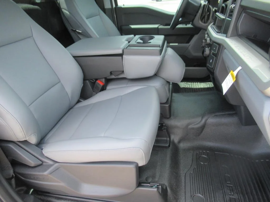 New 2024 Oxford White Ford F-250® XL image 11