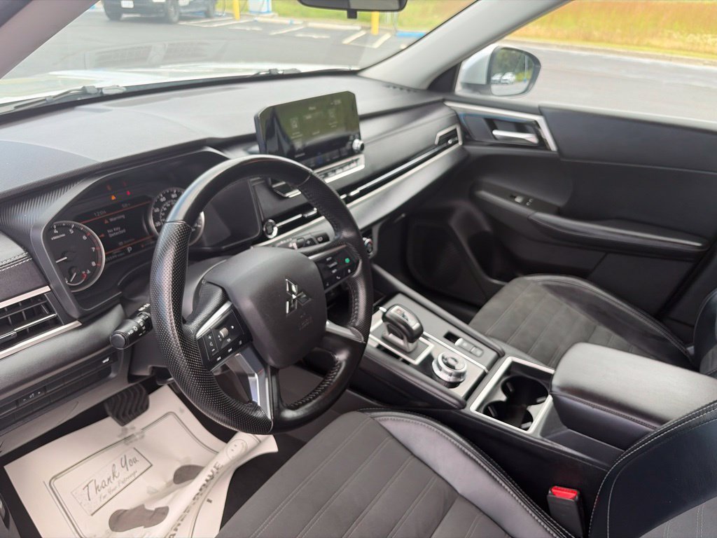 Used 2024 Gray Mitsubishi SE image 18