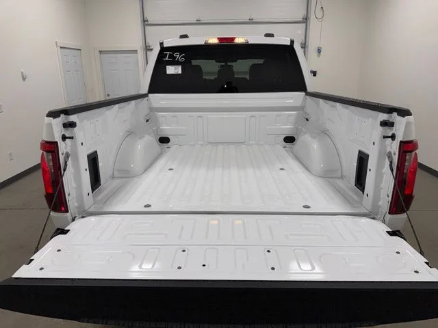 New 2026 Oxford White Ford XLT image 31