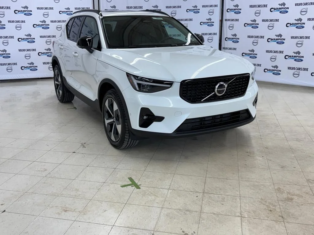 2026 Volvo XC40 B5 Plus Dark AWD's photo