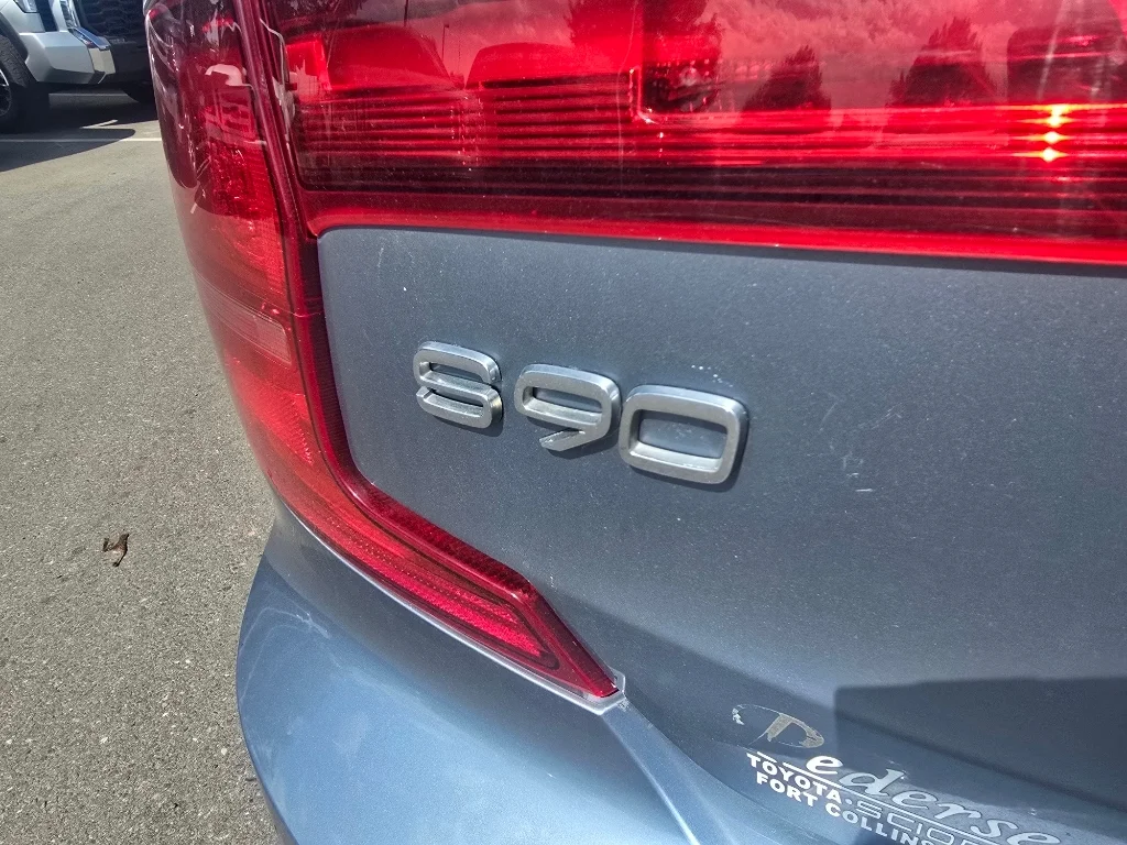 Used 2017 Mussel Blue Metallic Volvo Inscription image 10