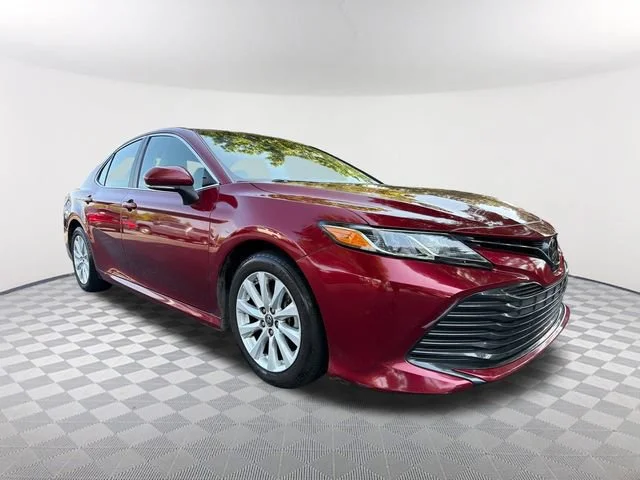 Used 2018 Red Toyota LE image 3