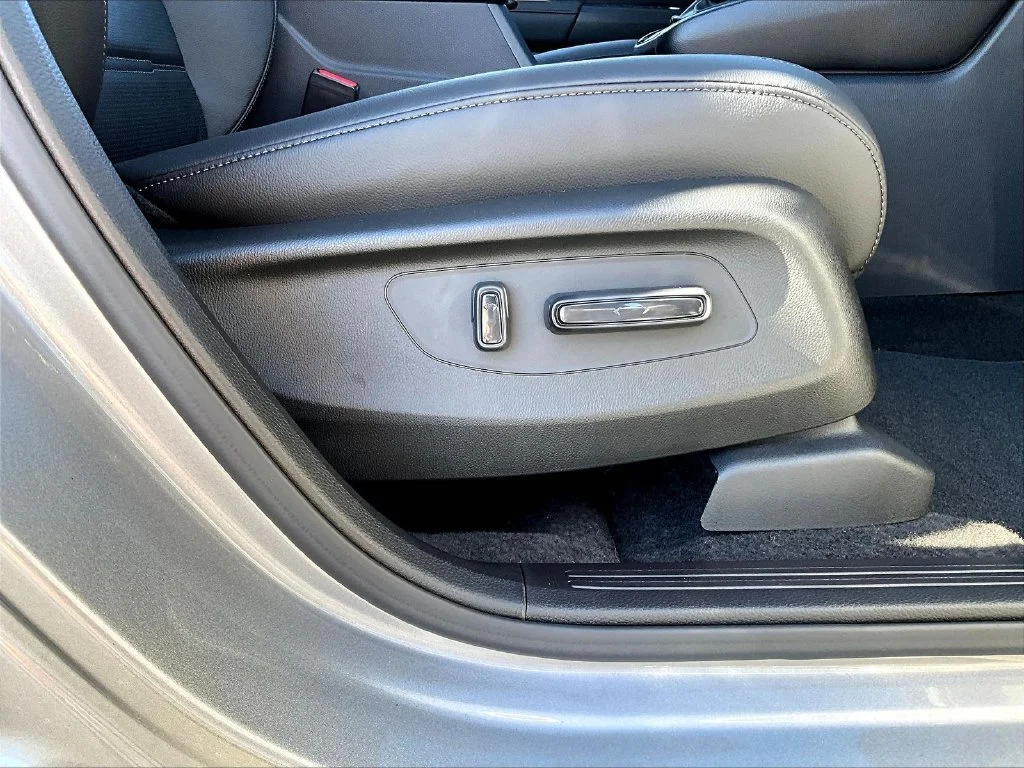 New 2027 Solar Silver Metallic Honda EX-L AWD image 36