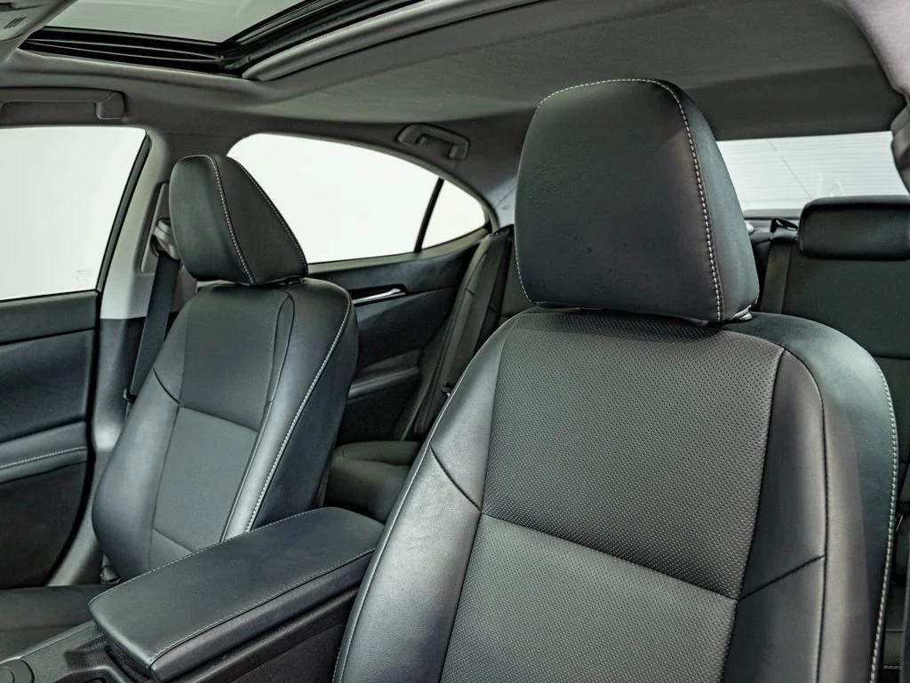 Used 2018 Silver Lexus 350 image 34