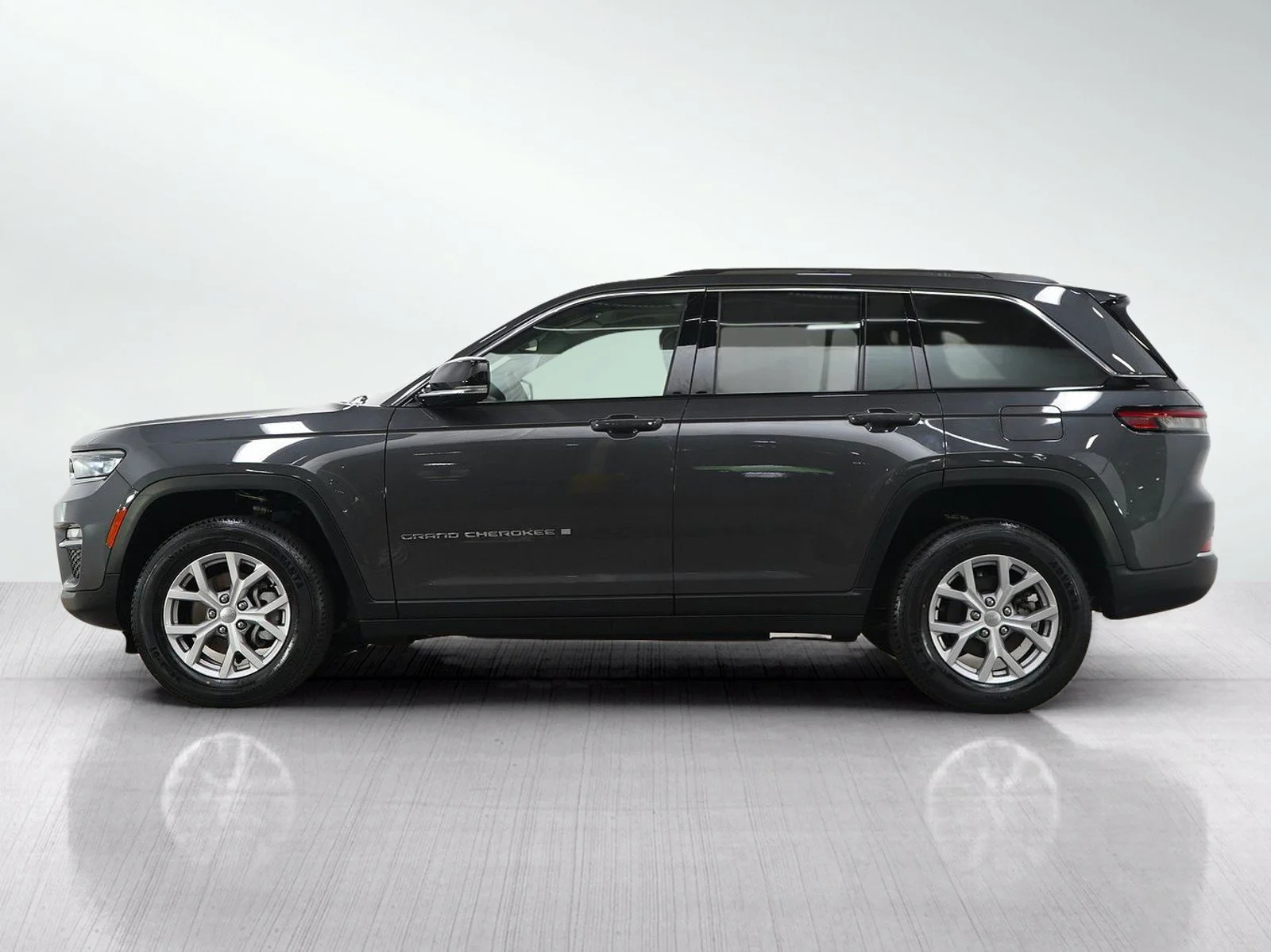 Used 2022 Jeep Grand Cherokee Limited with VIN 1C4RJHBGXN8528067 for sale in Burnsville, Minnesota