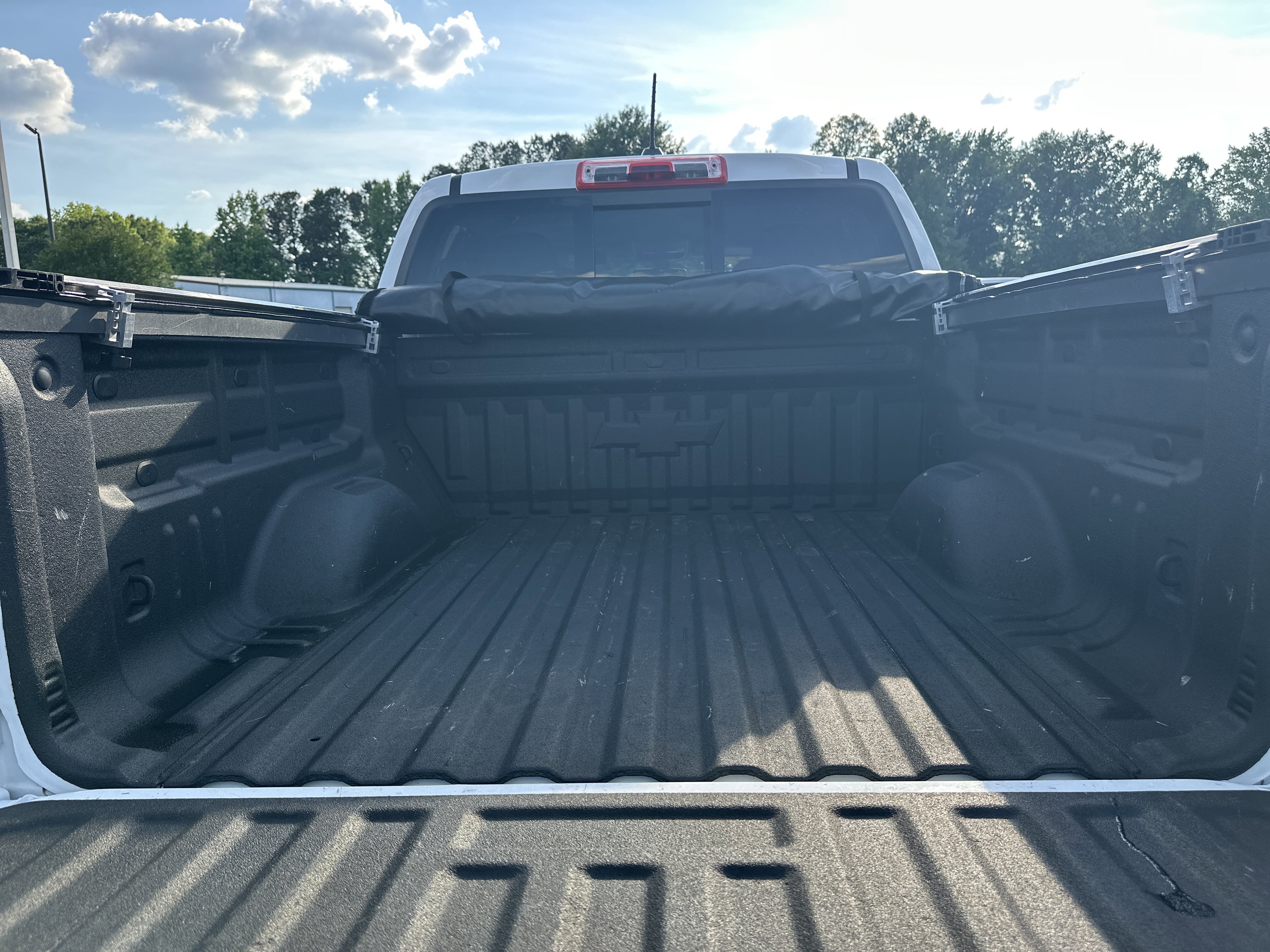 Used 2022 Summit White Chevrolet Z71 image 20