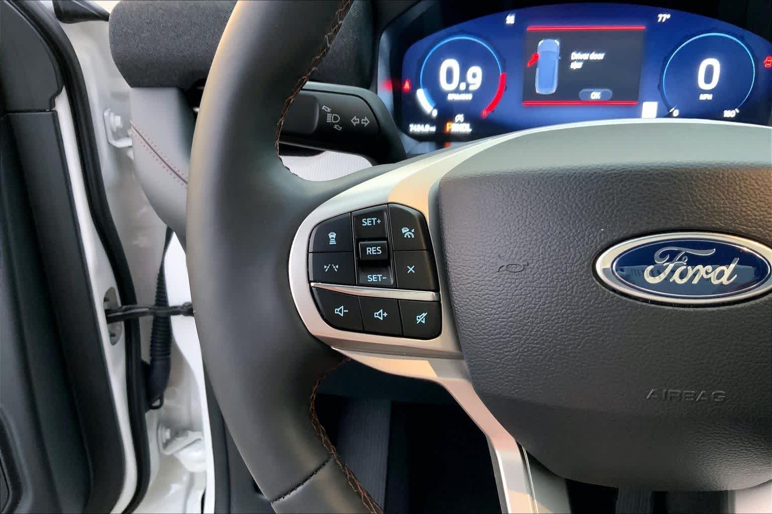 Used 2025 Star White Metallic Tri-Coat Ford Active image 23