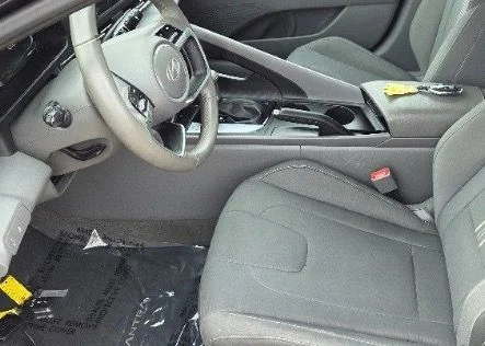 Used 2025 Black Hyundai SEL Sport image 4