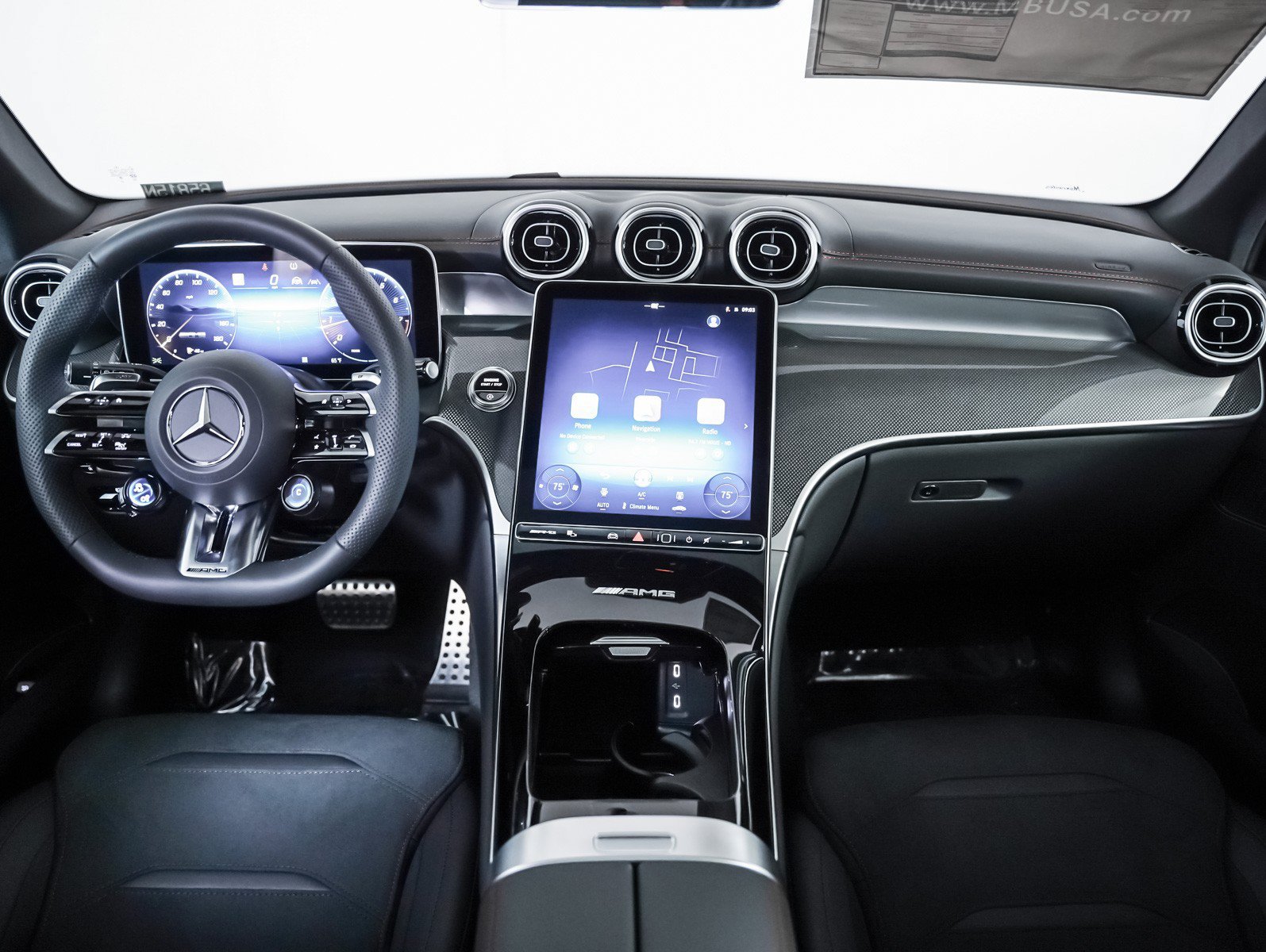 New 2026 MANUFAKTUR Moonlight White Metallic Mercedes-Benz AMG® GLC 43 4MATIC® SUV image 9