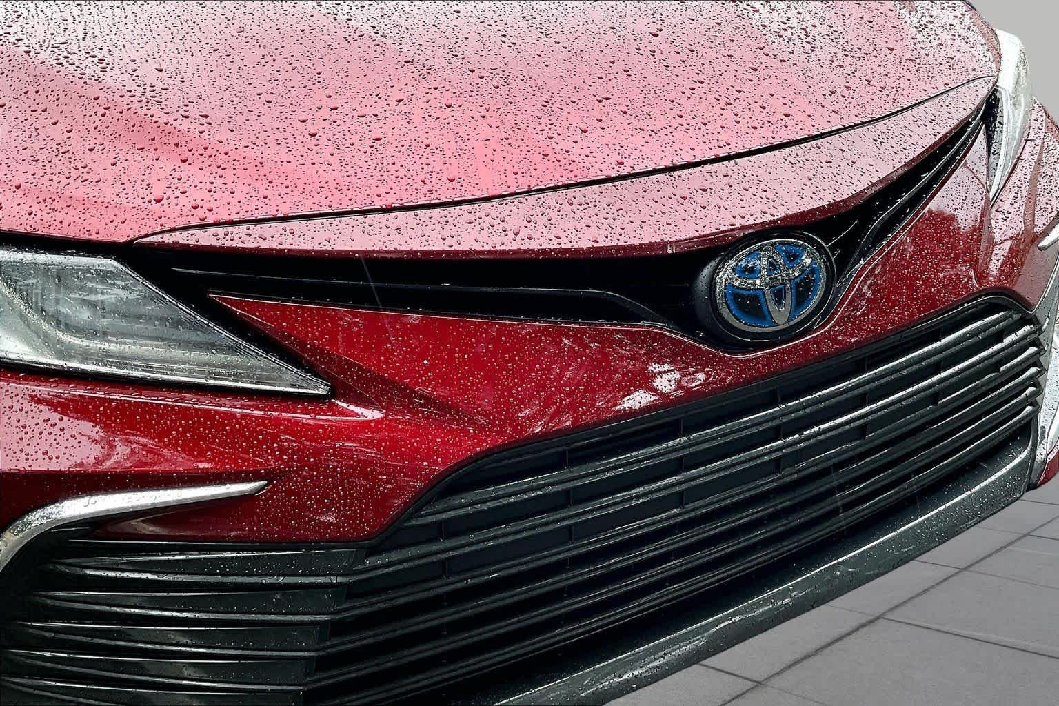 Used 2022 Ruby Flare Pearl Toyota Hybrid XLE image 28