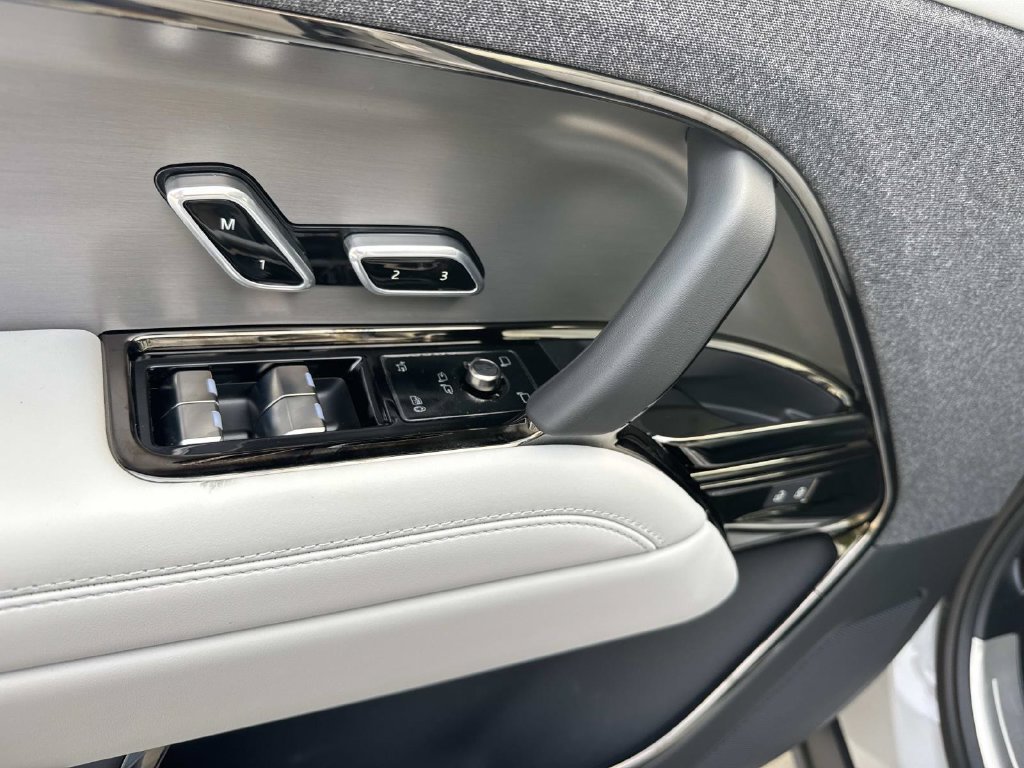 New 2027 Borasco Grey LAND ROVER SE P360 image 12