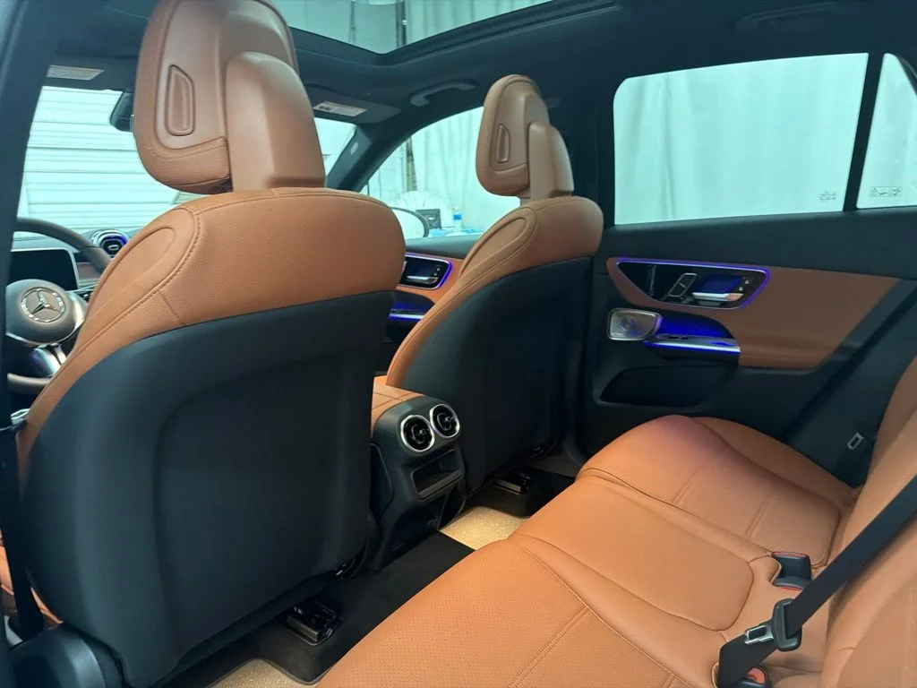 New 2027 White Mercedes-Benz GLC 300 image 21