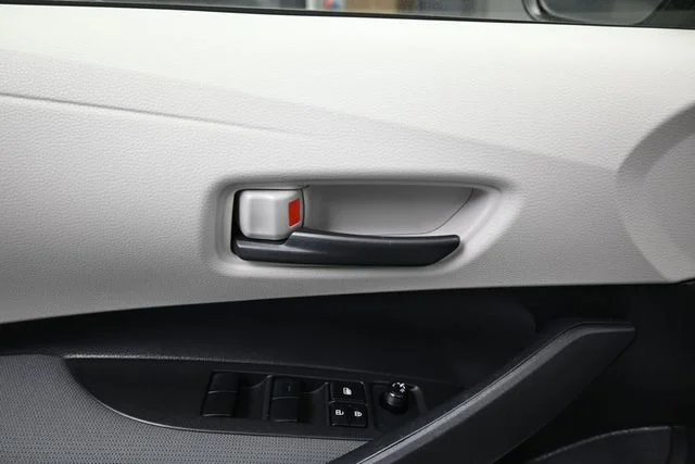 Used 2022 Silver Toyota LE image 15