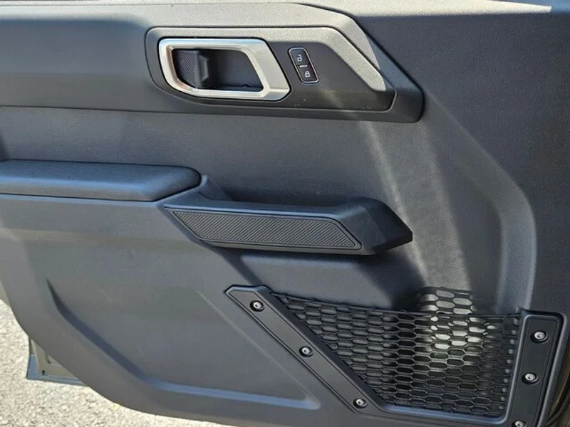 2025 Ford Bronco 4-Door Base - Photo 30