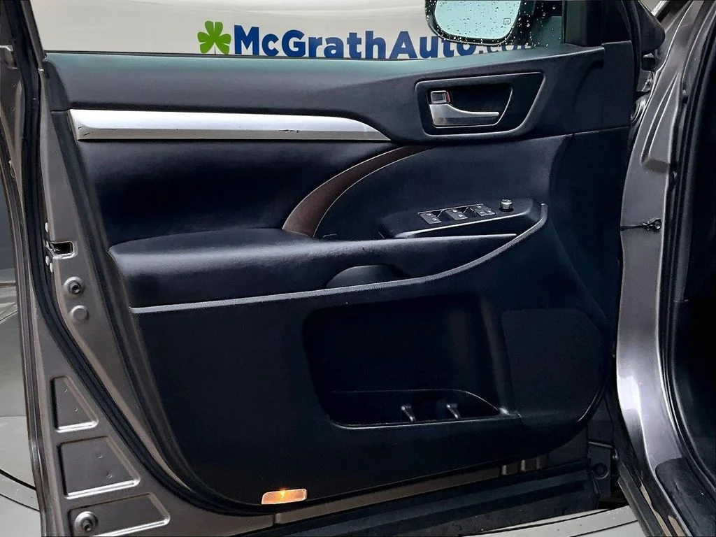 Used 2019 Gray Toyota XLE image 24
