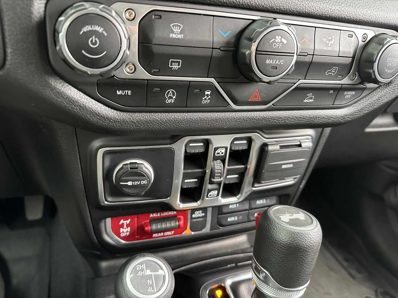 2025 Jeep Wrangler 4-Door Willys - Photo 25