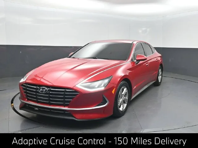 Used 2021 Red Hyundai SE image 1