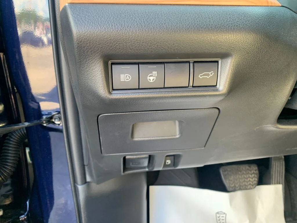 Used 2025  Toyota Platinum image 34