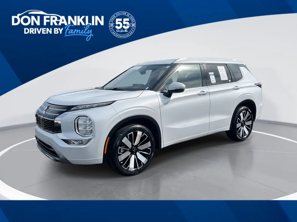 Used 2025 Silver Mitsubishi SEL image 1
