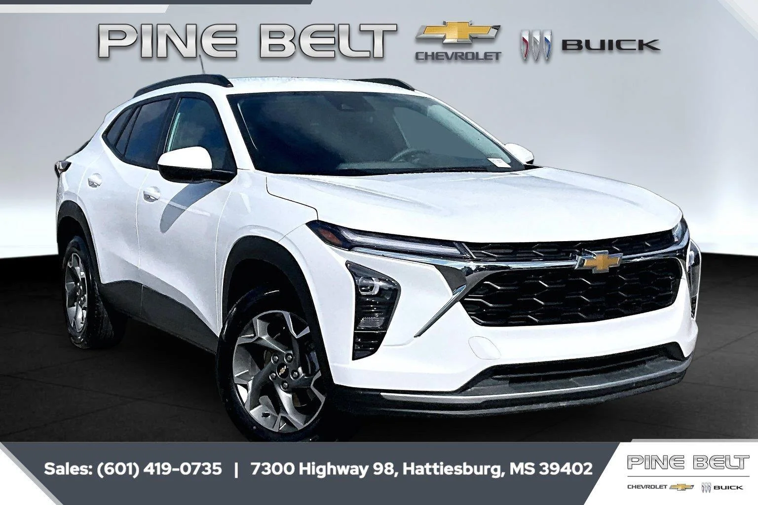 Used 2025 Summit White Chevrolet LT image 1