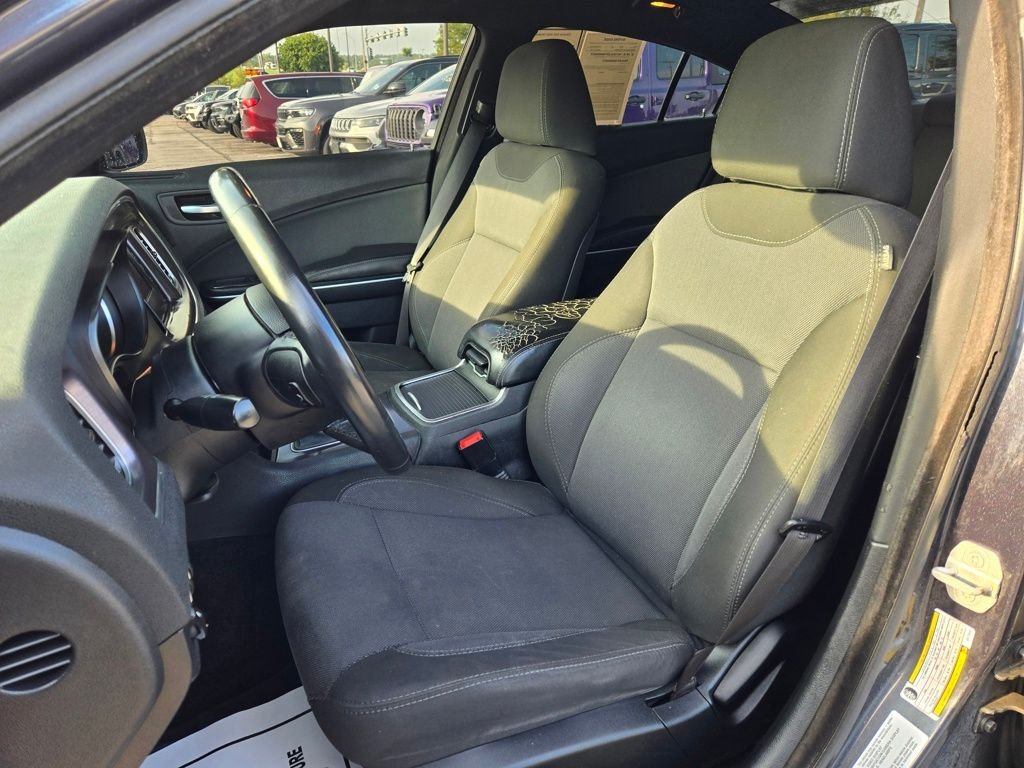 Used 2016 Gray Dodge SE image 15