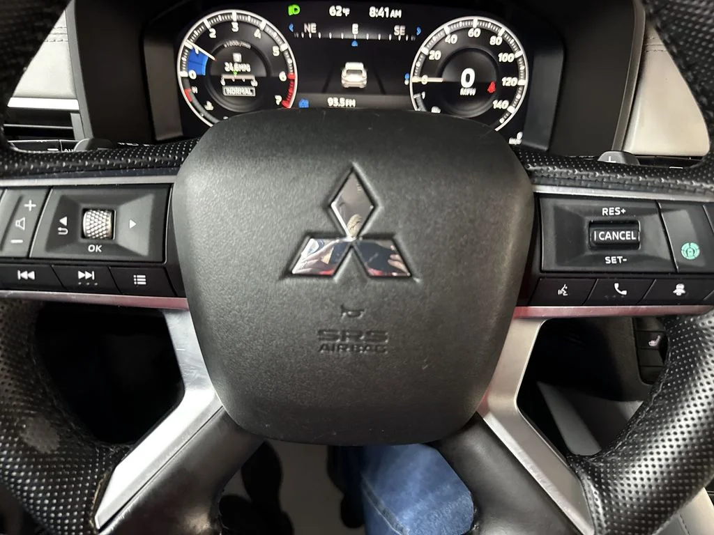 Used 2022  Mitsubishi SEL image 23