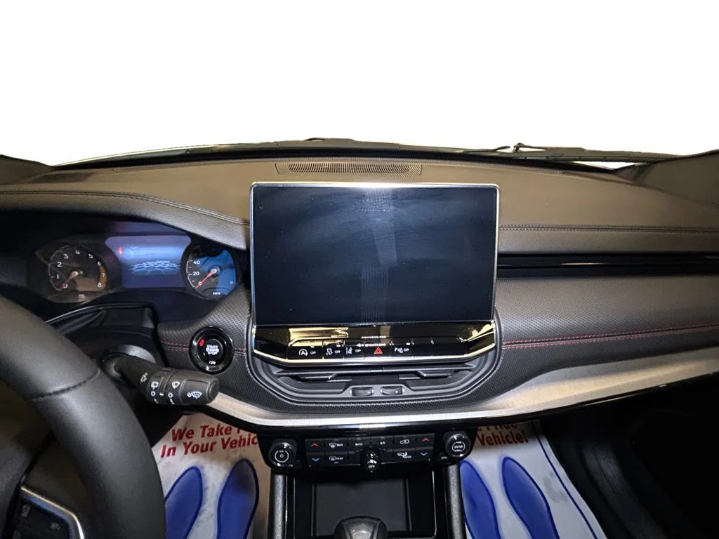Used 2025 Bright White Jeep Trailhawk image 10
