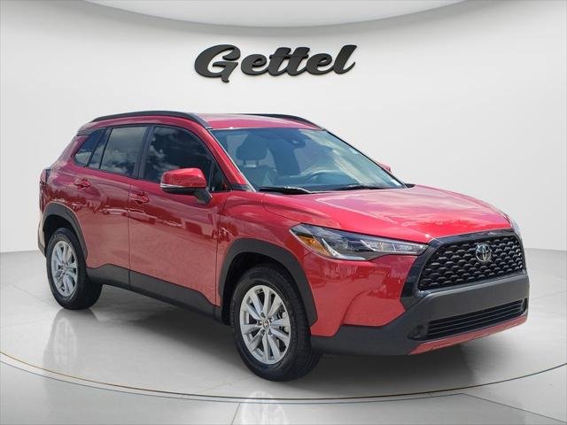 Certified Used 2022 BARCELONA RED MET. Toyota  image 3