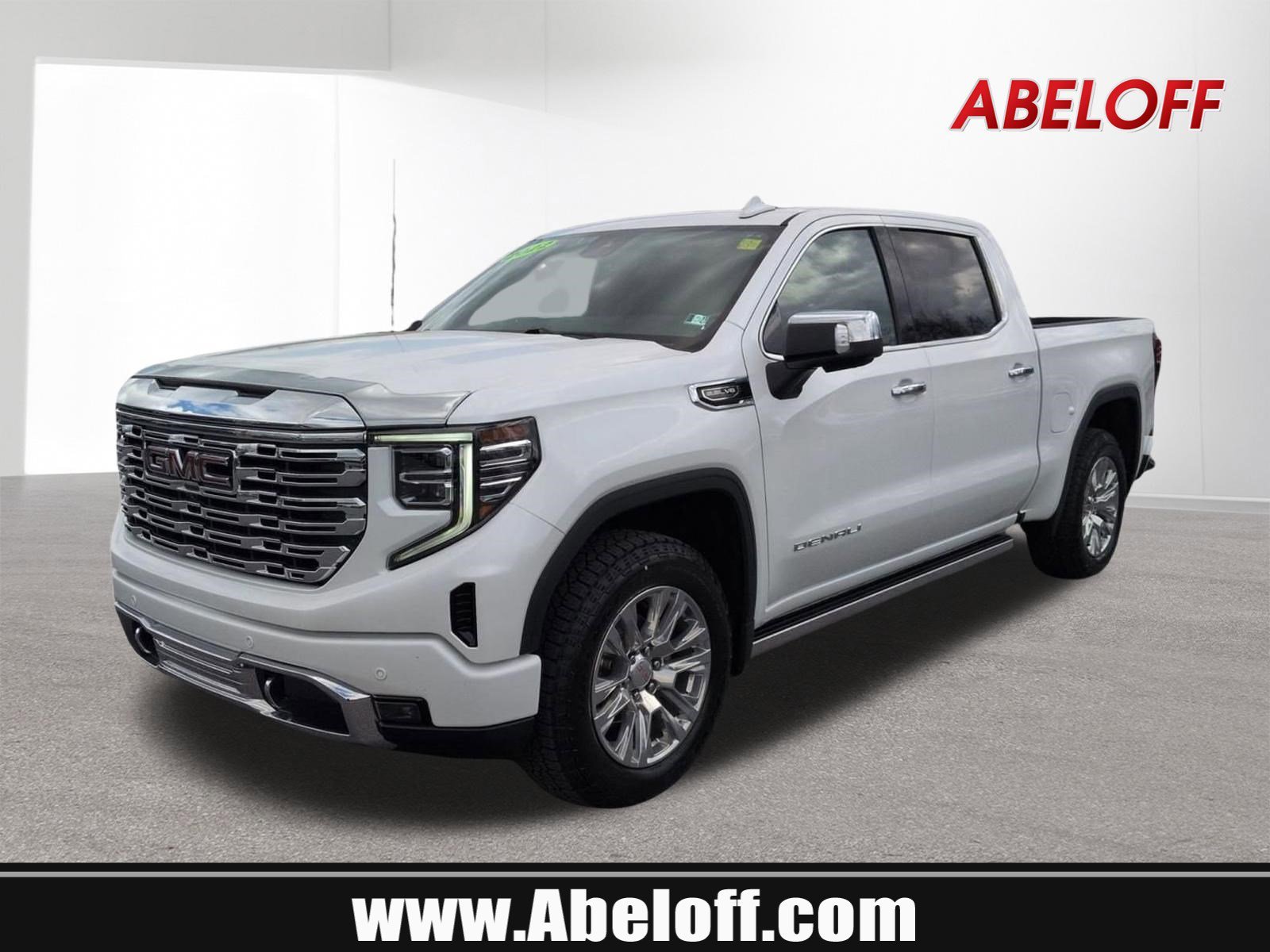 2022 GMC Sierra 4WD Crew Cab Short Box Denali's photo