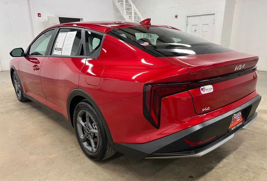 Used 2025 Red Kia LXS image 6