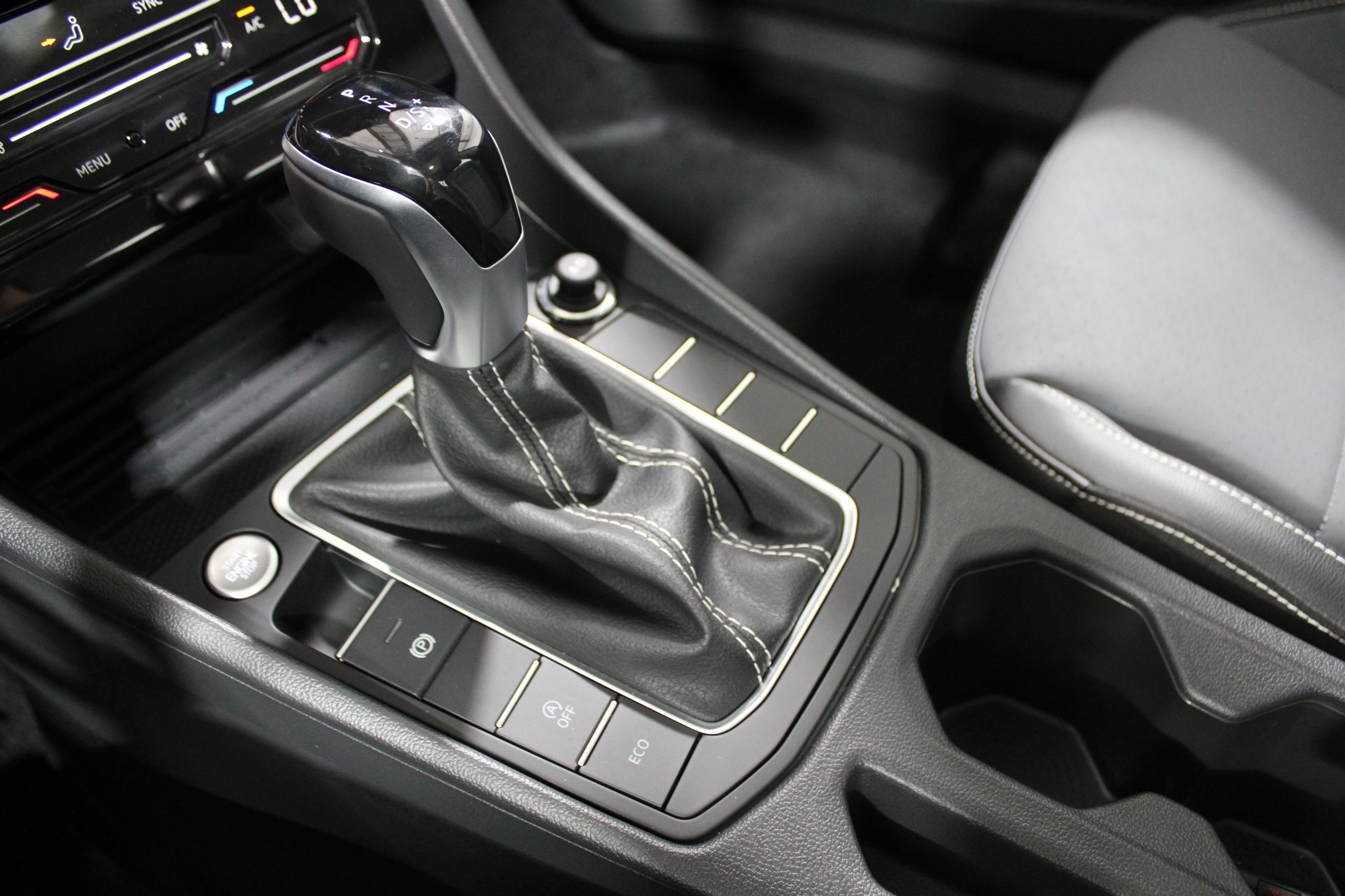 New 2026 Platinum Gray Metallic Volkswagen SE image 17