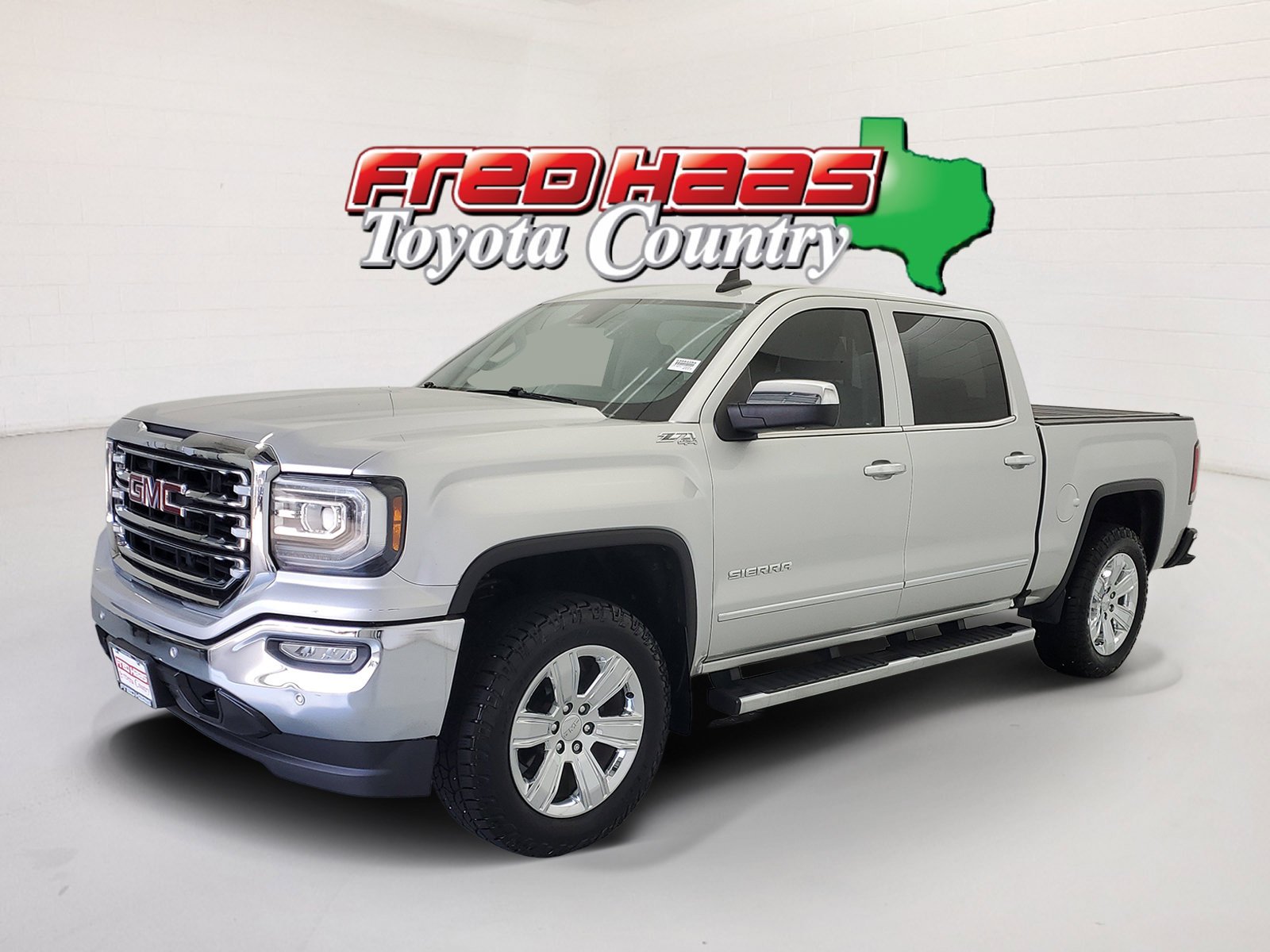 Used 2018 Quicksilver Metallic GMC SLT image 1