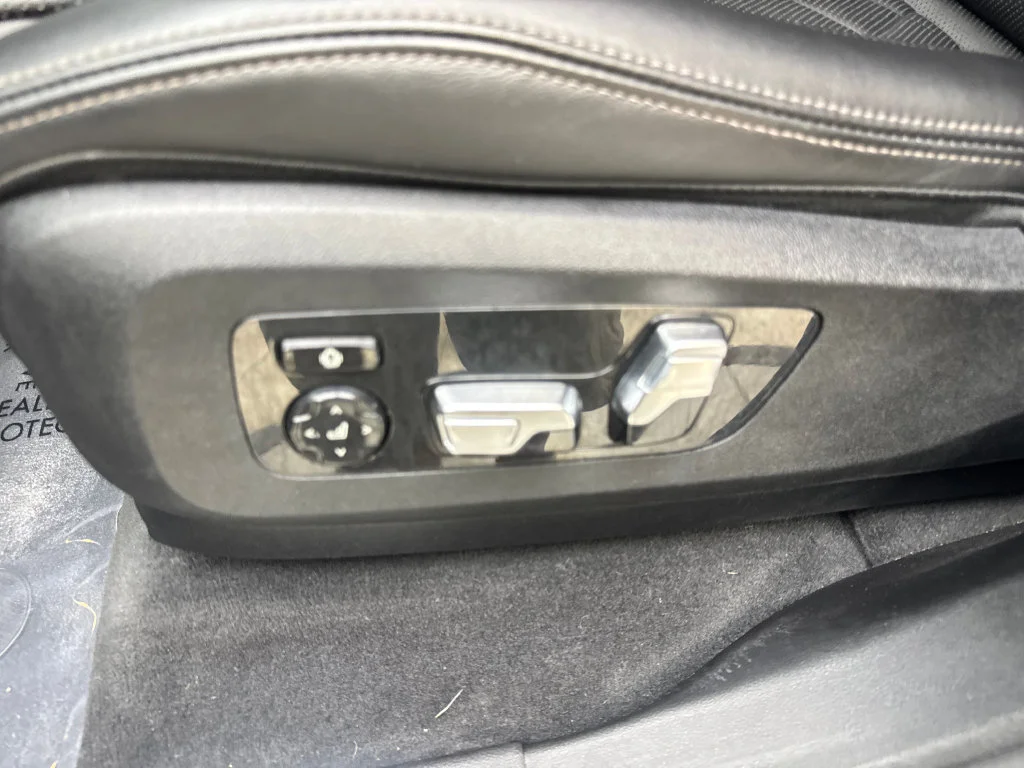 Used 2023 Black BMW xDrive40i image 33