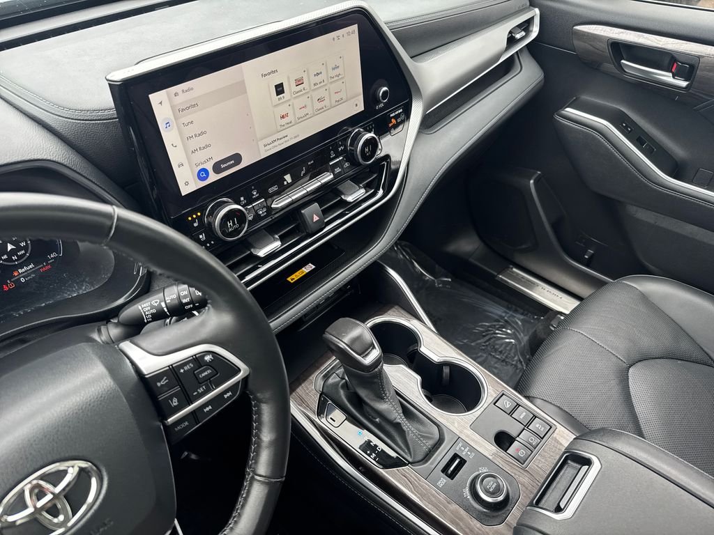 Used 2023 Gray Toyota Platinum image 23