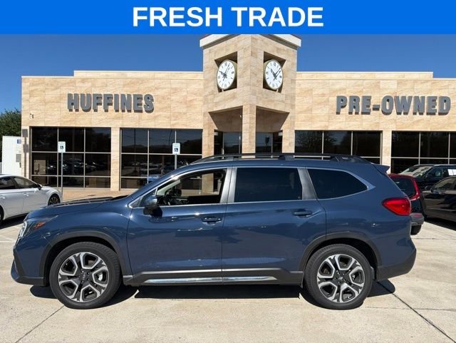2023 Subaru Ascent Limited 7 Passenger's photo