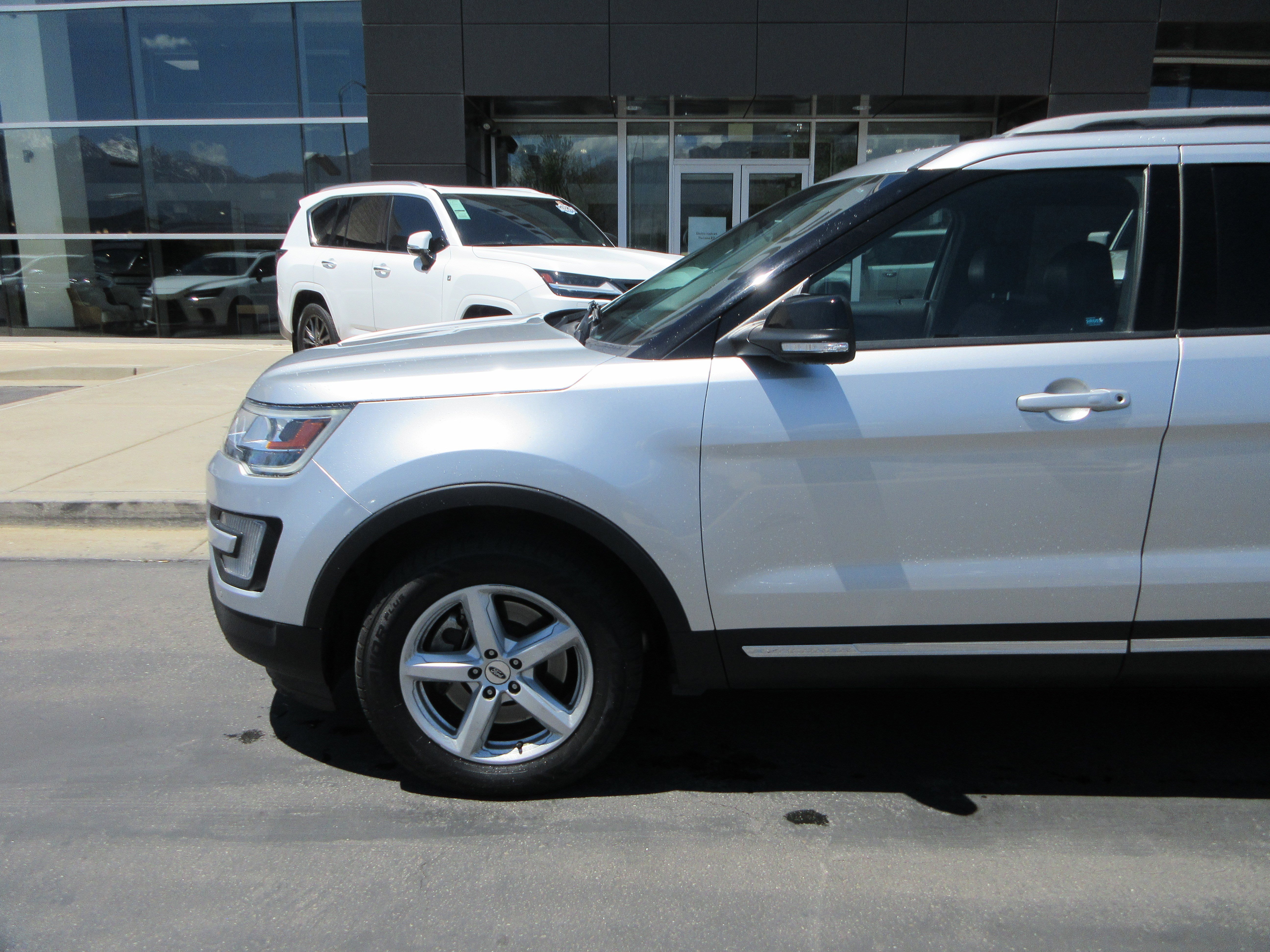 Used 2017 Ingot Silver Metallic Ford XLT image 2